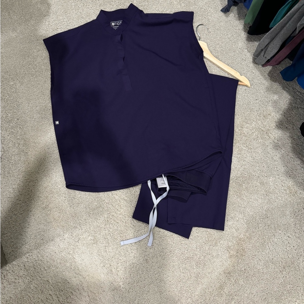 Figs scrub set in Deep Purple